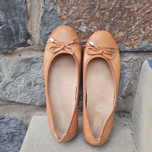 🥿 Vionic Tan Leather Flats with Decorative Bow – Size 9